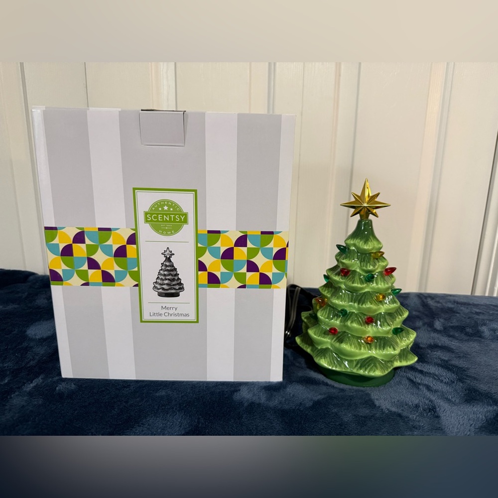 Scentsy Merry Little Christmas Green Tree Warmer